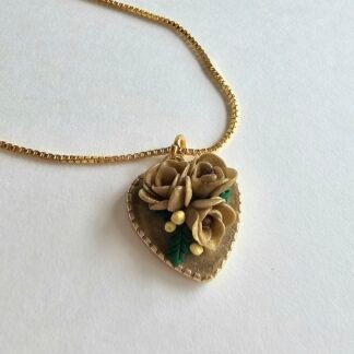 polymer clay necklace, handmade necklace, floral pendant, tulip necklace, gold plated 925 silver chain, hypoallergenic jewellery, nature inspired jewellery, haeng bok clay, handcrafted jewellery, meaningful gift